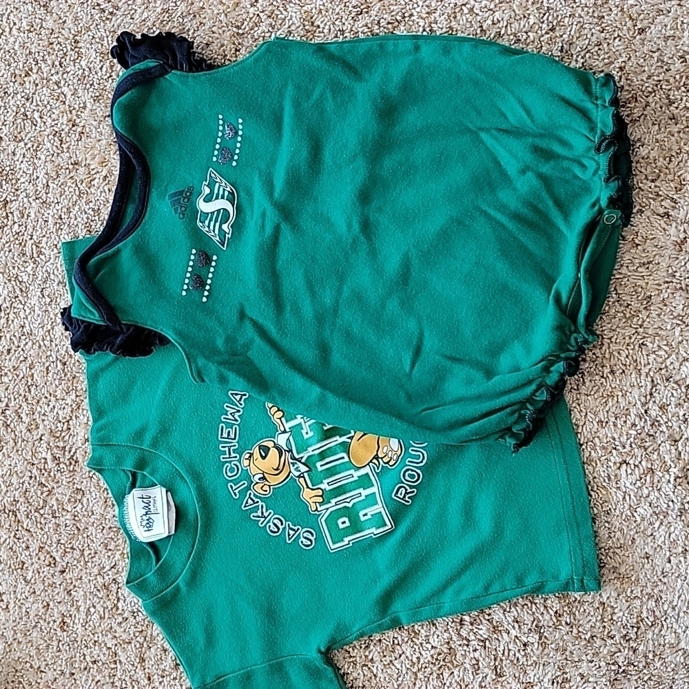 Saskatchewan Roughrider lot - 2 pieces, 2T